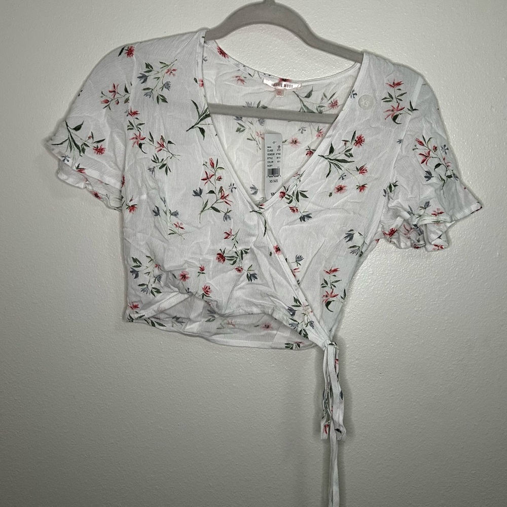 NWT Pacsun/Lottie Moss white floral wrap style top